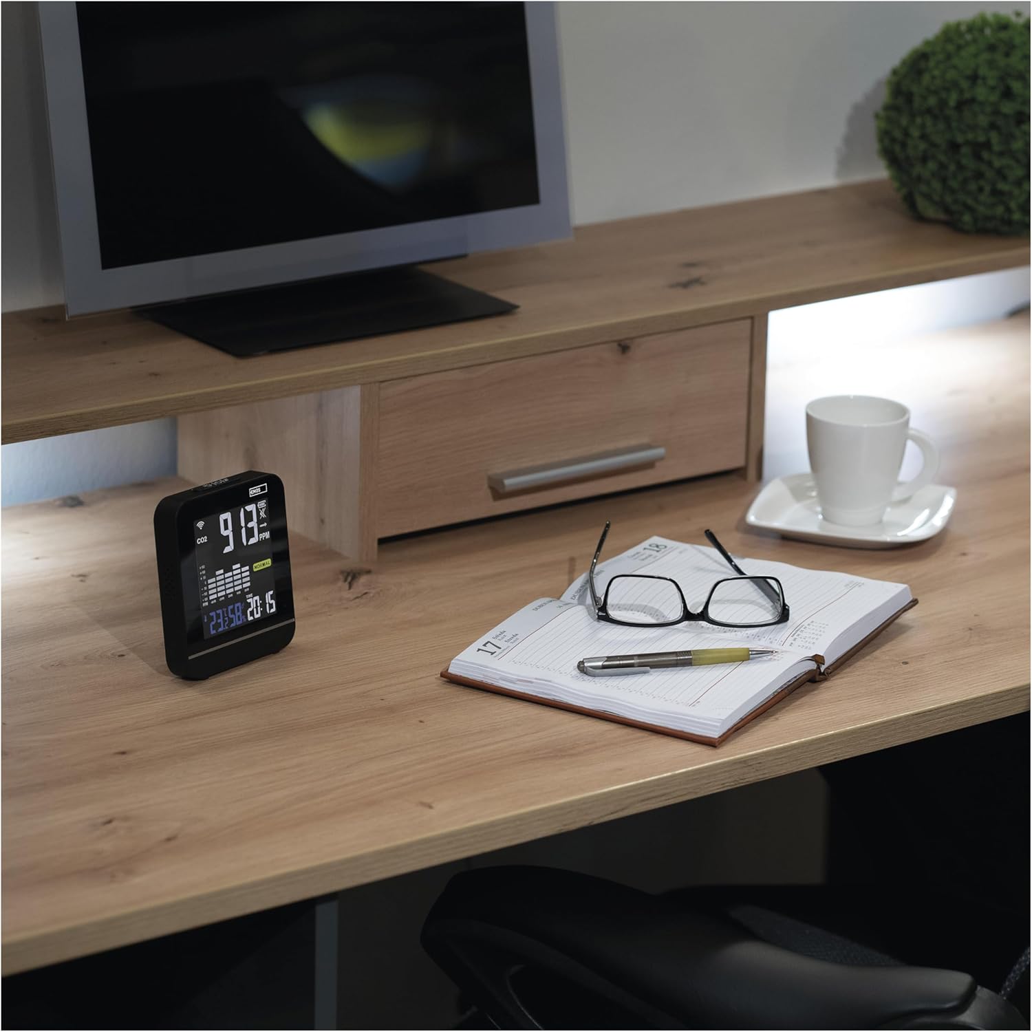 EMOS GoSmart – Smart Home Luftqualitätsmonitor mit App – WLAN – Farbdisplay – CO2-Messgerät – Temperatur- und Luftfeuchtigkeitssensor – USB-C-Netzteil – TUYA, SmartLife-kompatibel – Schwarz – Bild 6