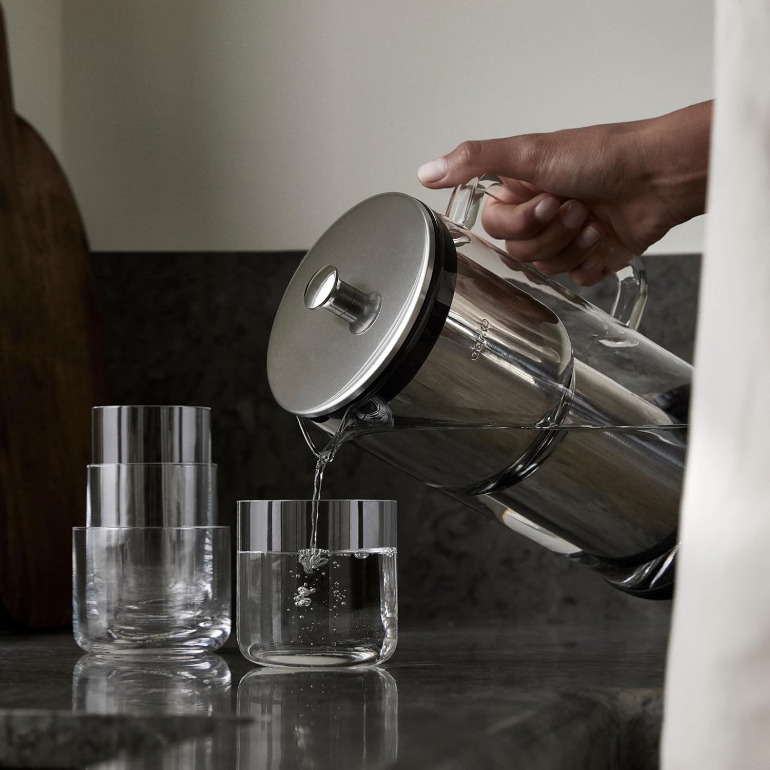 Aarke Purifier Wasserfilterkrug 1,2 l / 5 Tassen aus Glas und Edelstahl – inklusive Pure-Filter-Nachfüllbeutel – Bild 2