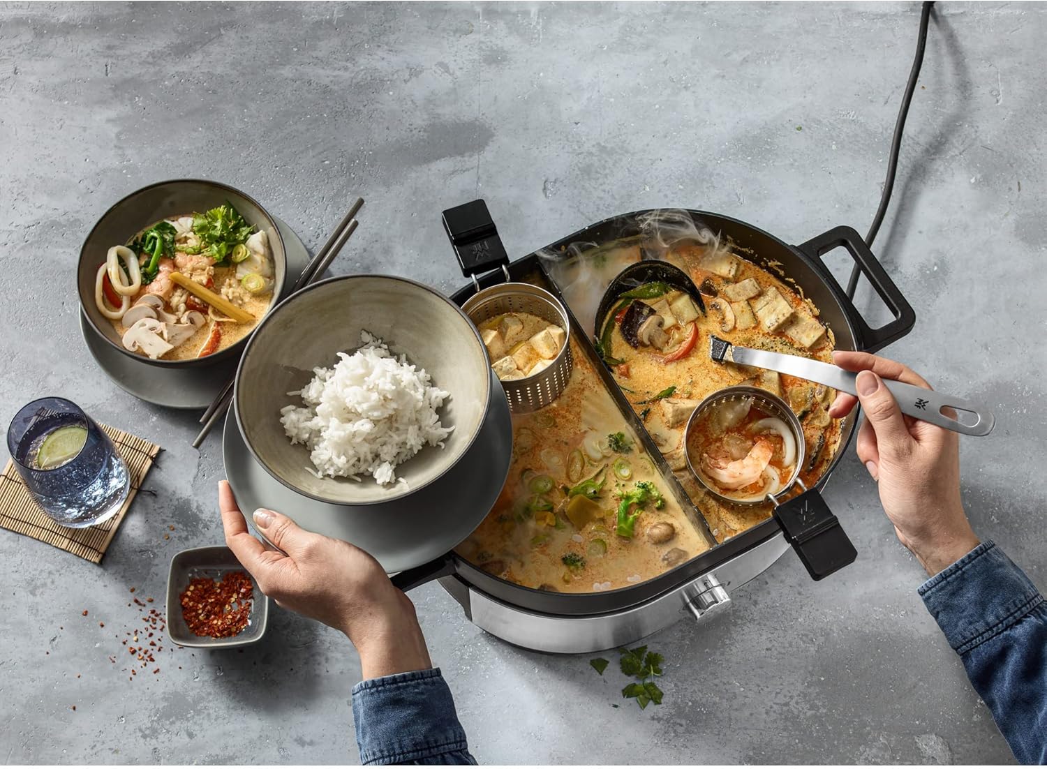 WMF Lono Hot Pot & Dampfgarer elektrisch 3,6 l, chinesisches Fondue für 6 Personen, elektrischer Dampfgarer, Dampfaufsatz für Dim Sum, Bao, Garkorb, 1700 W, Edelstahl matt – Bild 14
