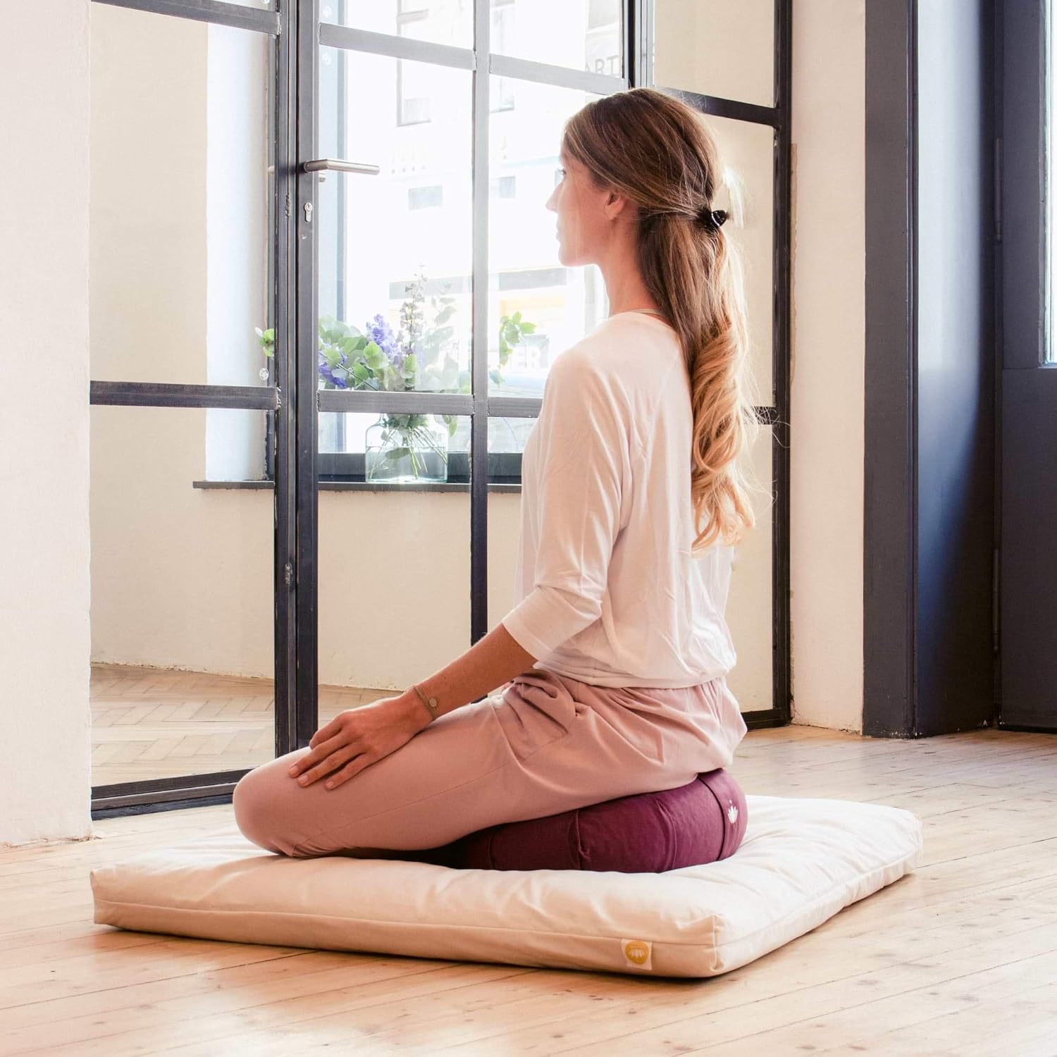 Lotuscrafts Zafu Kapok Delight Kissen, Sitzhöhe 15 cm, Zafu Meditationskissen, Yogakissen mit Kapokfüllung, waschbarer Bezug aus Bio-Baumwolle, Yoga-Zafu-Kissen – Bild 3