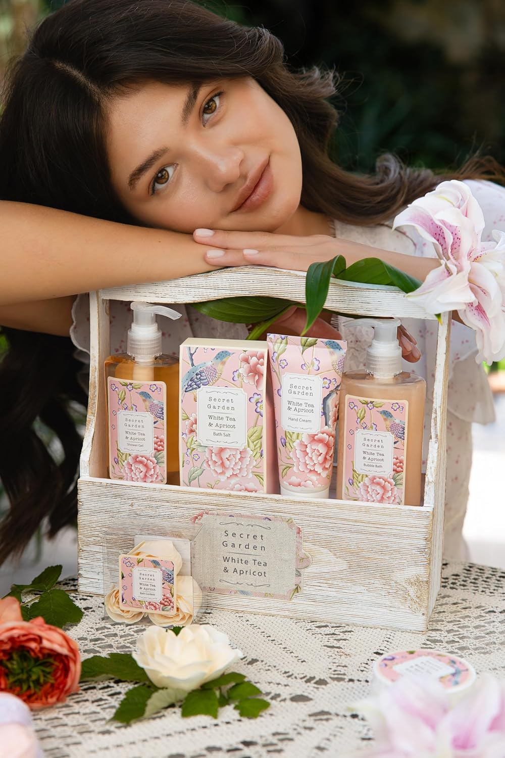 Accentra Secret Garden Bade- und Dusch-Geschenkset mit weißem Tee- und Aprikosenduft – 8-teiliges Geschenkset – Bild 12