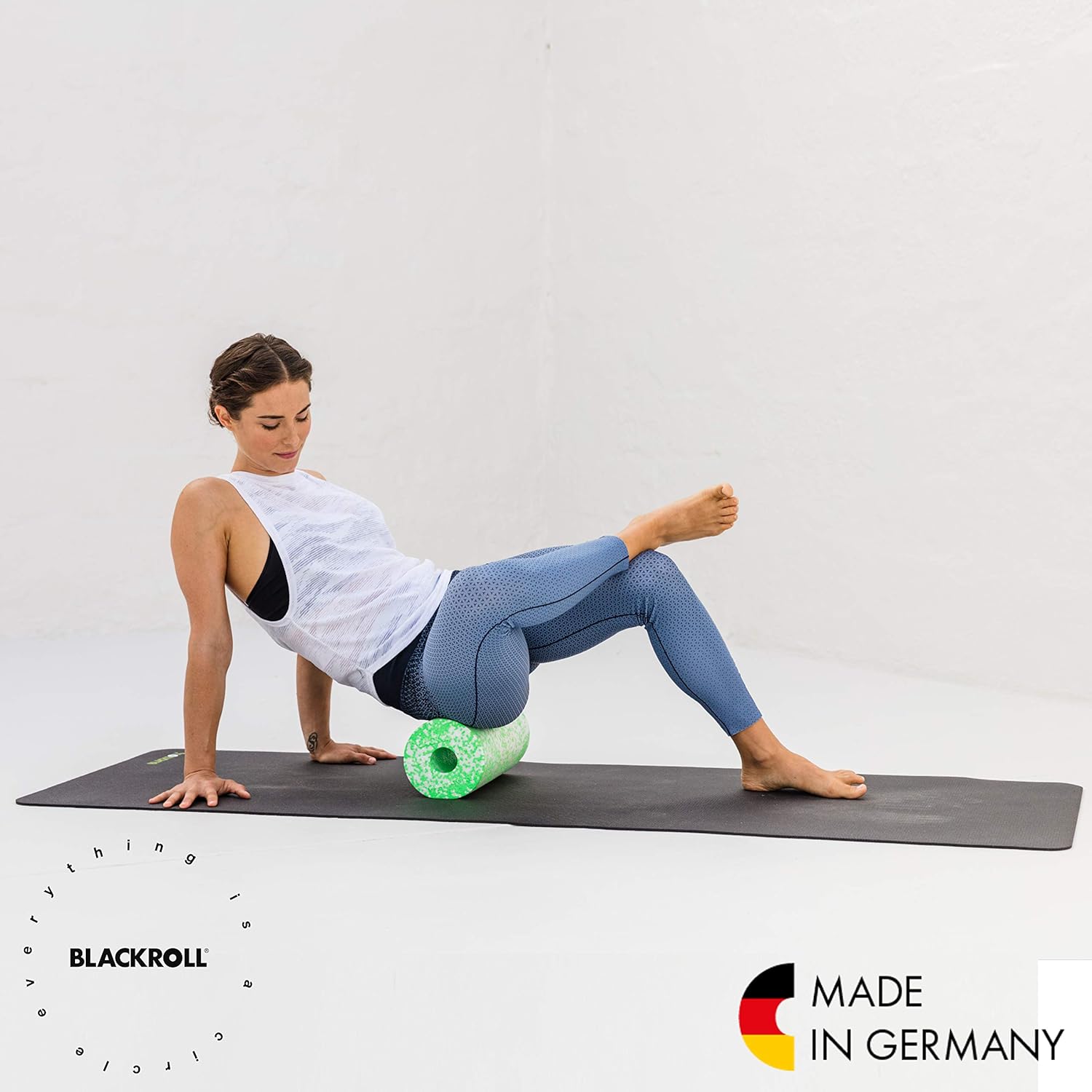 BLACKROLL® MED Faszienrolle (30 cm x 15 cm), weiche Massagerolle für schmerzempfindliche Menschen, Fitnessrolle für sanfte Massage, ideal für Zuhause, weiche Härte, hergestellt in Deutschland – Bild 3