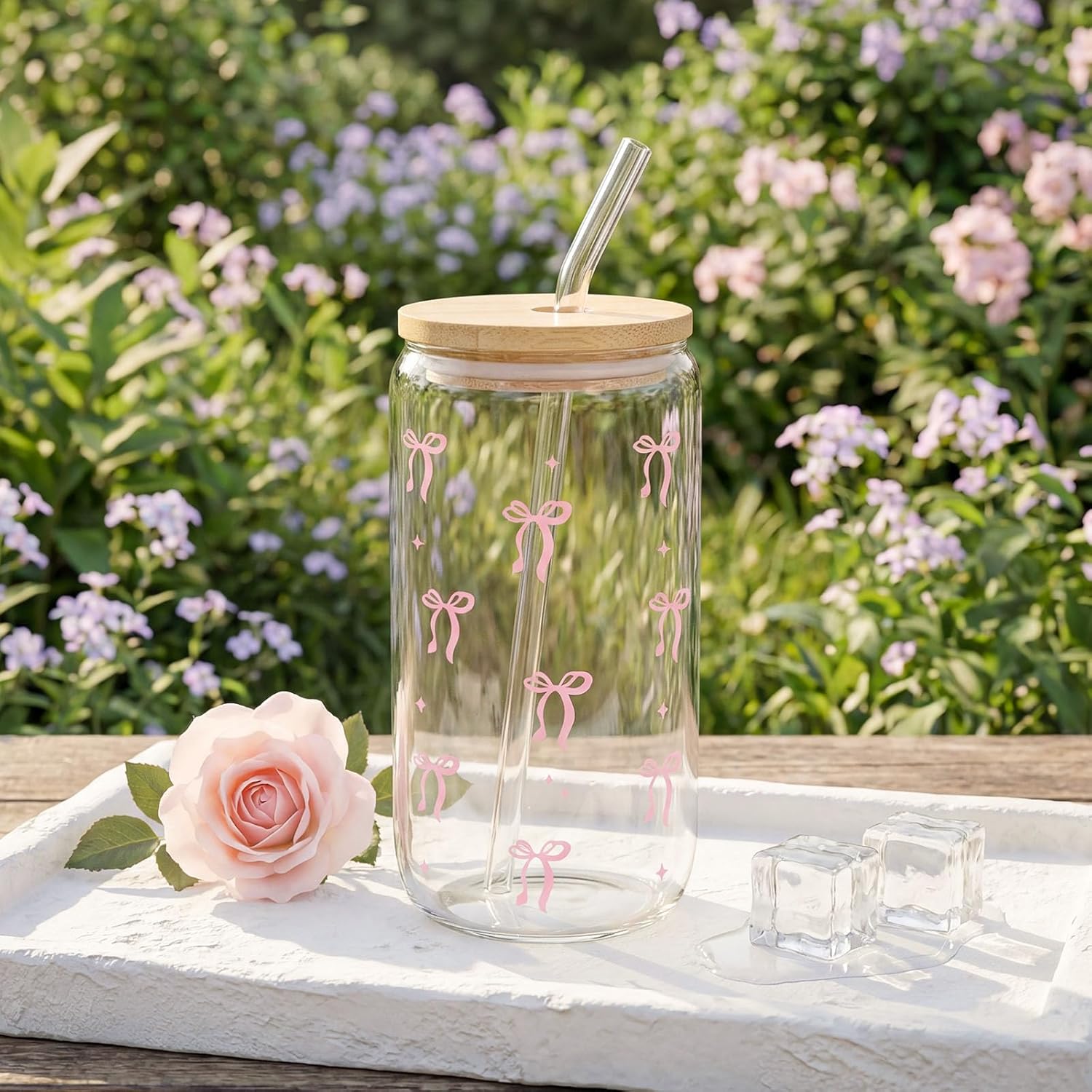 Luxuriöses Geburtstagsgeschenk für Frauen – Geschenkbox mit rosa Schleifen als elegantes Wellness-Geschenkset mit Duftkerze, Badebombe, Glasbecher und ausgewählten Beauty-Accessoires – Bild 3