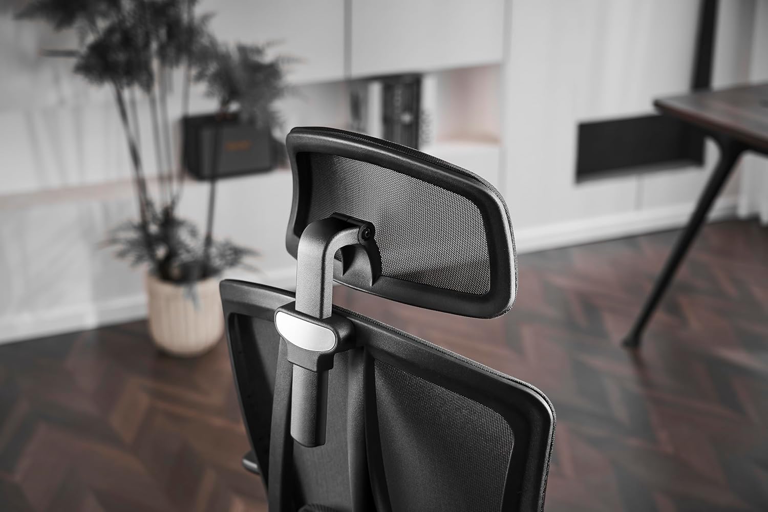 Bürostuhl Ergonomischer Schreibtischstuhl mit 2-Achsen-verstellbarer Lordosenstütze, Chefsessel aus Carbon-Netzgewebe, Computerstuhl-Rückenlehne, hoher Wasserfallsitz, 150 kg Tragkraft – Bild 8