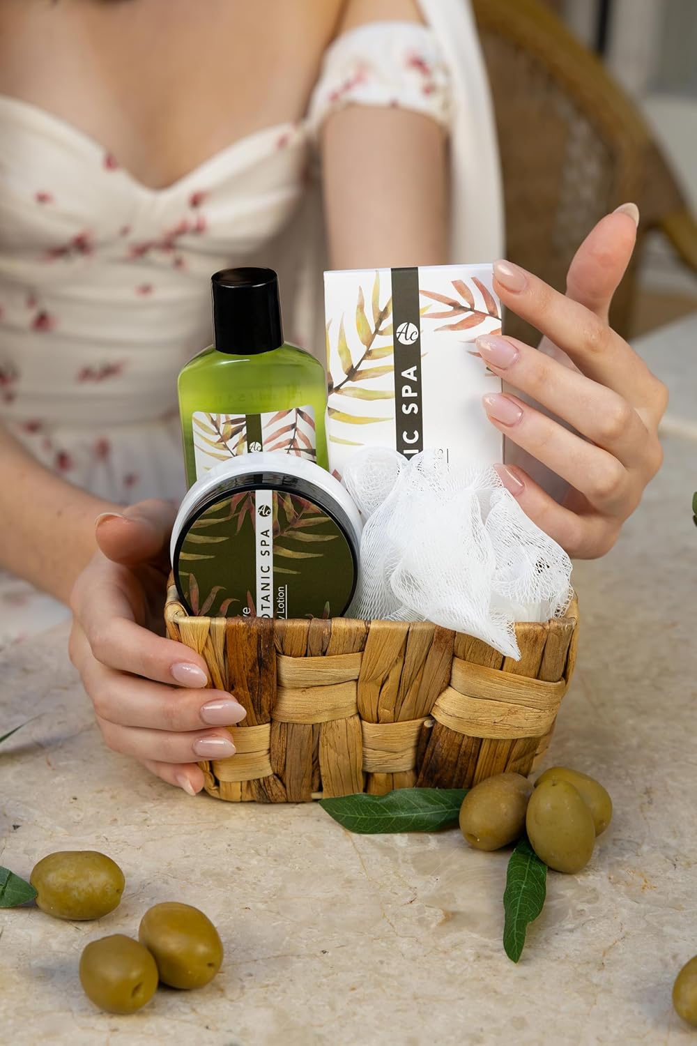 Accentra Olive Spa Badeset, Pflegeset für Damen mit 150 ml Duschgel, 60 ml Körperlotion, 150 g Badesalz und 10 g Netzschwamm im Seegraskorb, Wellness-Geschenkset für Geburtstag und Muttertag – Bild 8