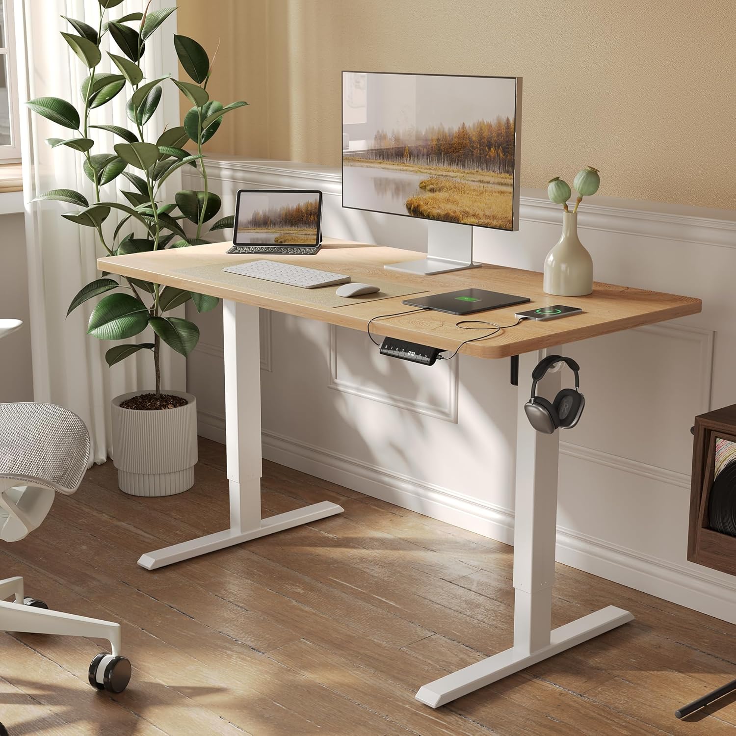 FEZIBO Höhenverstellbarer Schreibtisch, einteilige Tischplatte, 120 x 60 cm, Schreibtisch höhenverstellbar mit USB-A- und USB-C-Ladeanschlüssen, Stehsitztisch für Home Office, Stehpult, Eiche – Bild 2