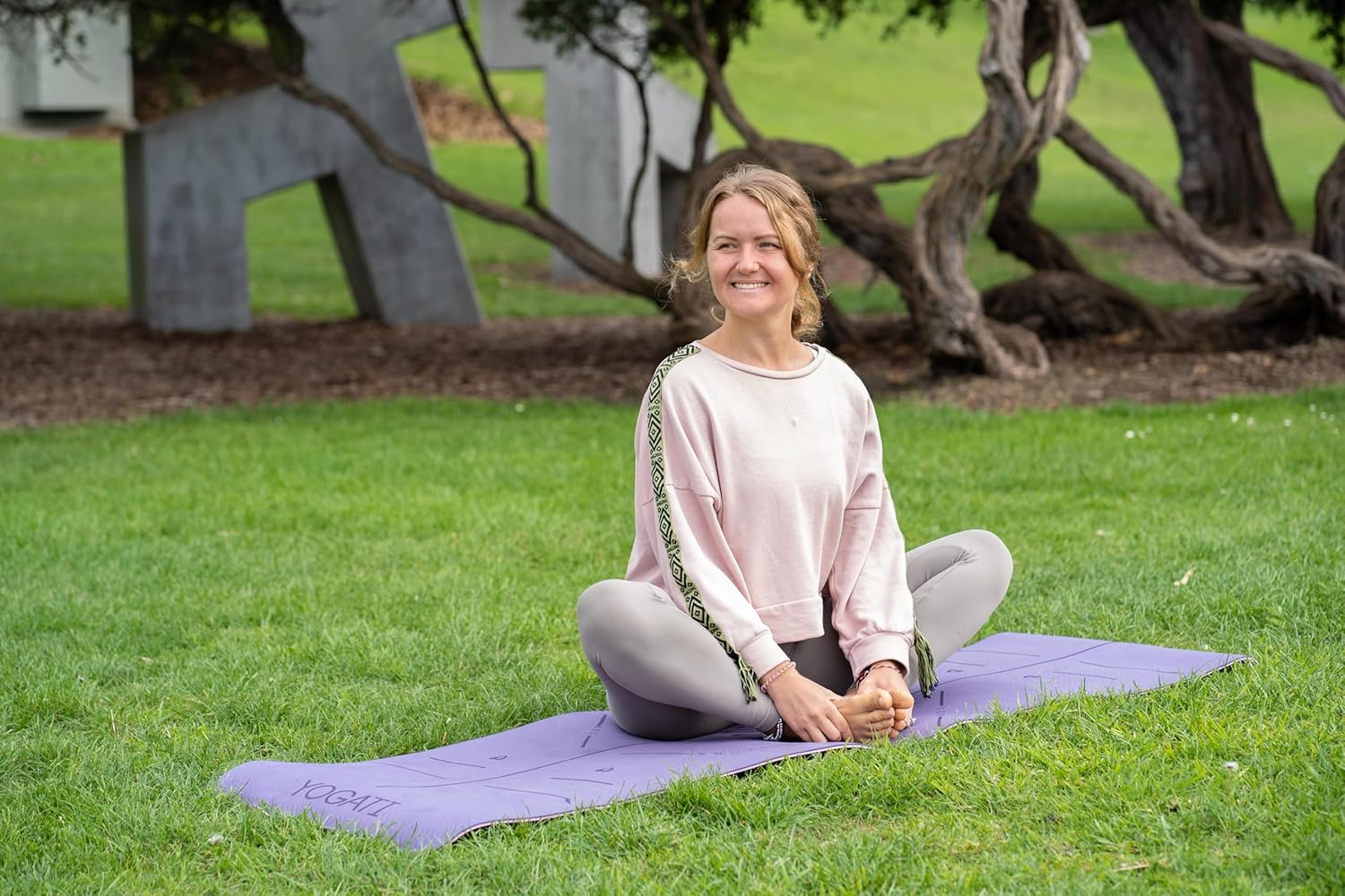 YOGATI Yogamatte, rutschfest, schadstofffrei, mit Tragegurt, Yogamatte mit Ausrichtungslinien, ideale Yogamatte zur Verwendung als Gymnastikmatte, Sportmatte, Fitnessmatte, Yogamatte – Bild 6