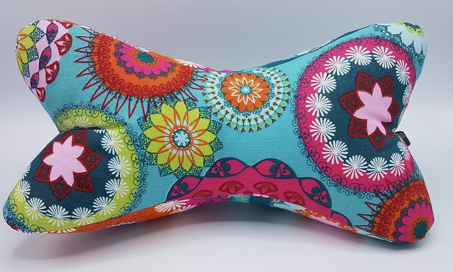 Ergonomischer waschbarer Leseknochen – handgefertigt in OWL – hergestellt in Deutschland: Meditationskissen/Entspannungskissen/Nackenkissen – Buch/Tablet/Smartphone/Handy-Unterstützung – Mandalas, Retro-Stil – Bild 6