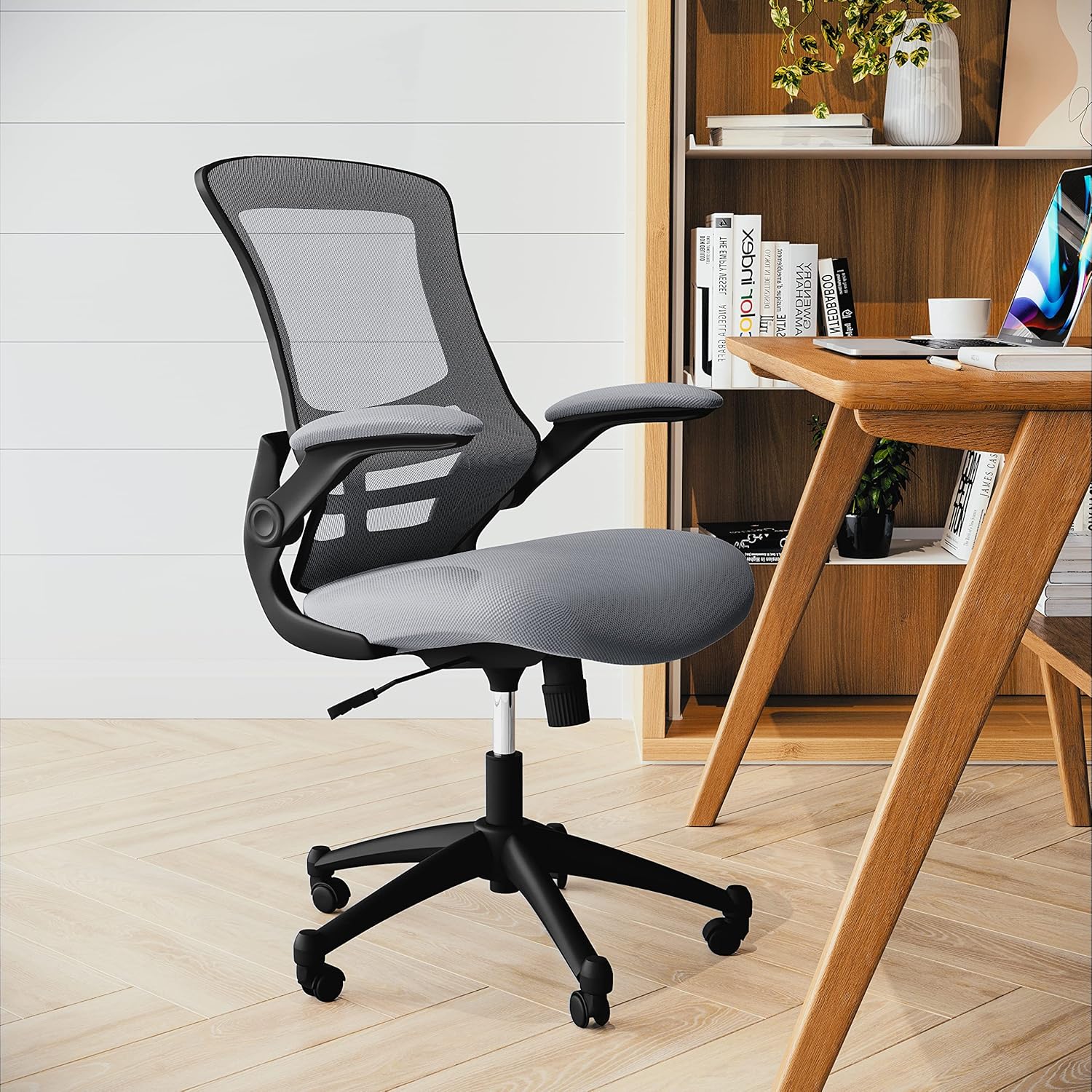 Flash Furniture Bürostuhl mit hoher Rückenlehne, ergonomischer Drehstuhl mit klappbaren Armlehnen und verstellbarer Kopfstütze – Bild 7
