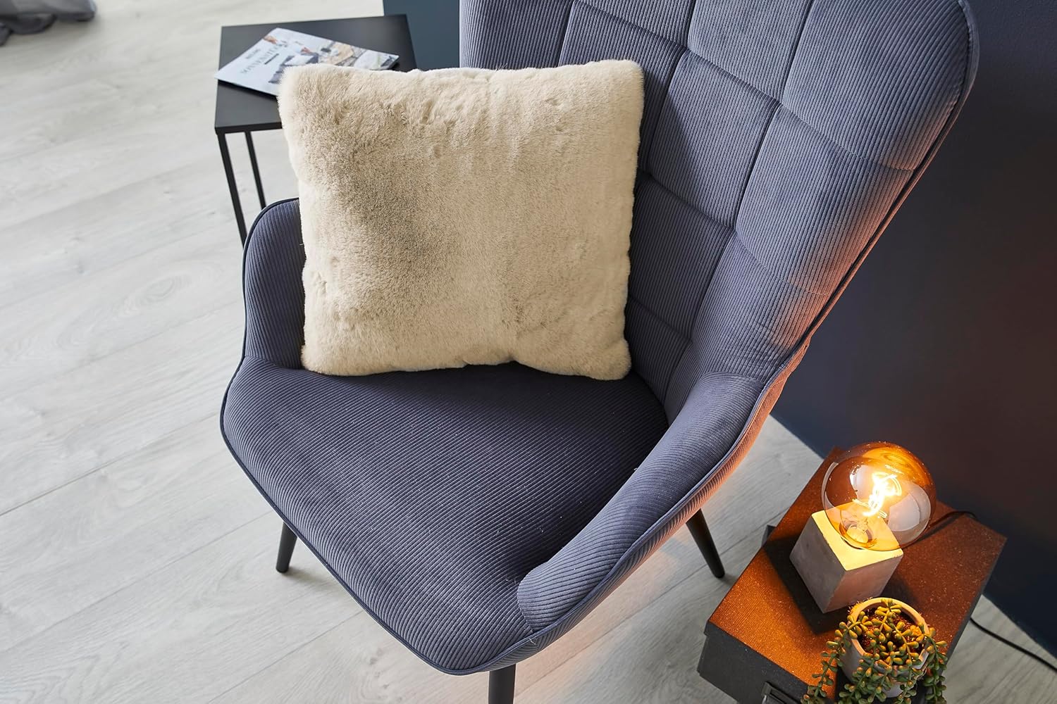 -LUXOR- Living Cushion Kunstfell Dekokissen Coste in Schaffelloptik, Flauschiges Kuschelkissen, Sofakissen für Wohnzimmer, 40 x 40 cm, Beige, 1 Stück – Bild 7