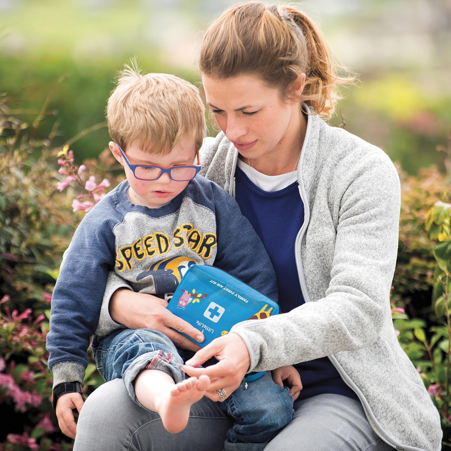 LittleLife Familien-Erste-Hilfe-Set, ideal für den Heim- und Familienurlaub zur Behandlung von Gelenkverletzungen – Bild 7