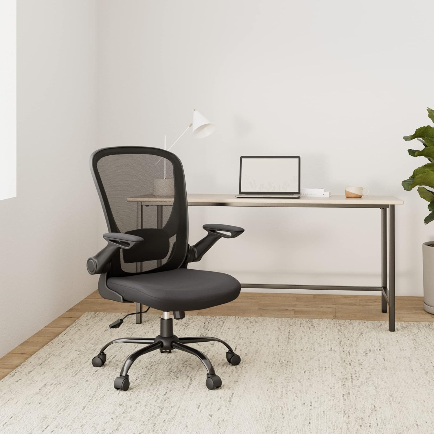 SONGMICS OBN37BK Bürostuhl, Schreibtischstuhl, Netzdrehstuhl, ergonomisch, gepolsterte Lordosenstütze, Wippe, 53 cm Sitzfläche, klappbare Armlehnen, Schwarz – Bild 2