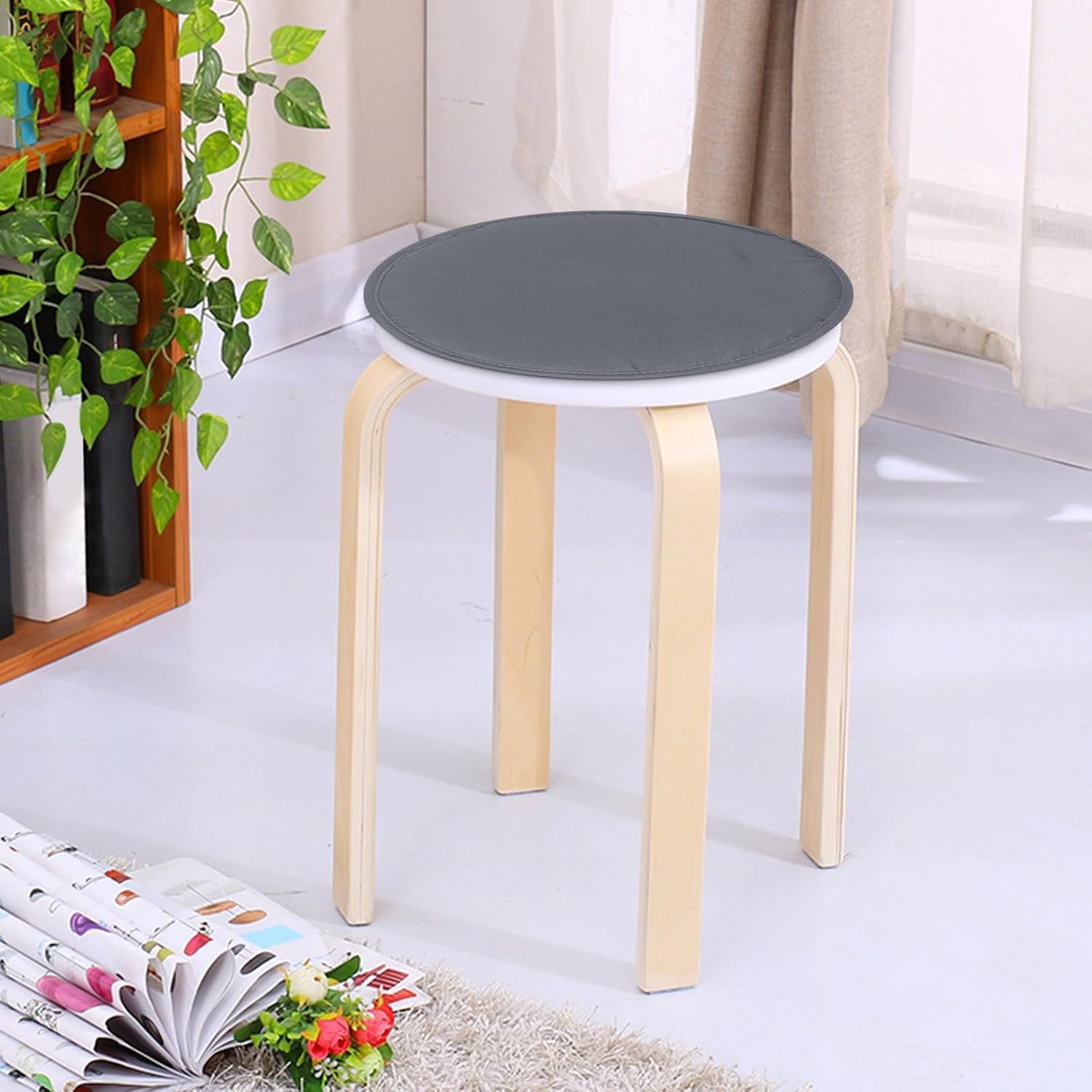 Set mit 2 tragbaren runden Sitzkissen, 30 x 30 x 2 cm, Memory-Schaum mit Riemen, rutschfest, gemütlich, abnehmbar, waschbar, Perlbaumwoll-Stuhlkissen für Wohnzimmer, Küche, Konferenzraum, Garten, 2er-Set, dunkelgrau – Bild 3