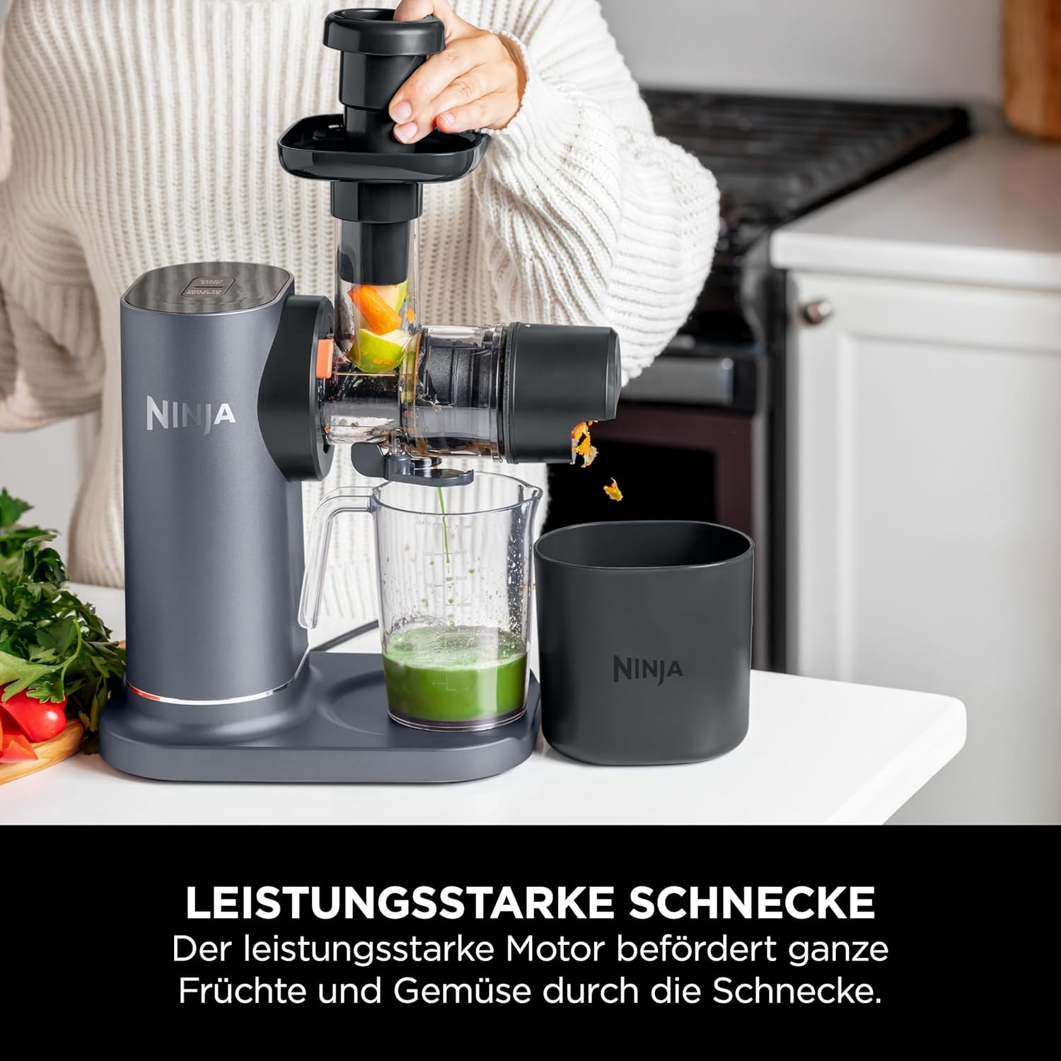 Ninja Kaltpress-Entsafter für Gemüse und Obst mit 700-ml-Becher und 1,1-l-Fruchtfleischbehälter, für frische Säfte, Getränke und Wellness-Shots, kompakt, spülmaschinenfest und abnehmbare Teile, Grau JC151EU – Bild 5