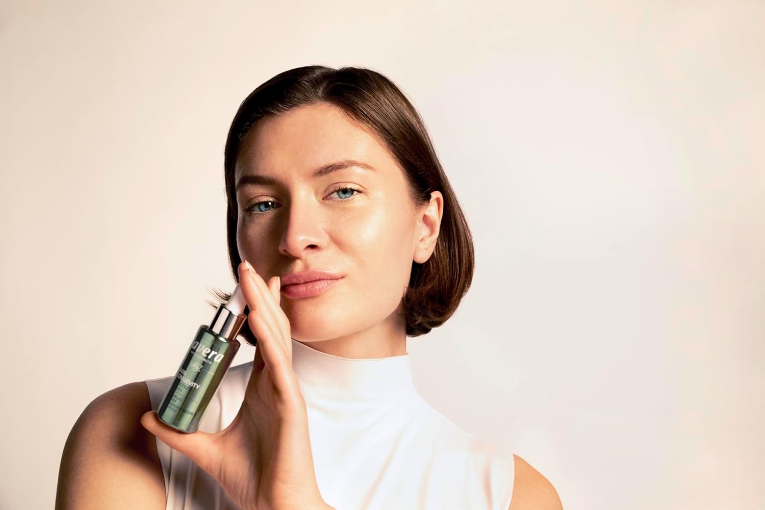lavera Skin Longevity Cell Protection Serum – Gesichtsserum mit Hyaluron & pflanzlichen Wirkstoffen für glatte, gepflegte Haut, Feuchtigkeit & Regeneration, Naturkosmetik – Bild 4