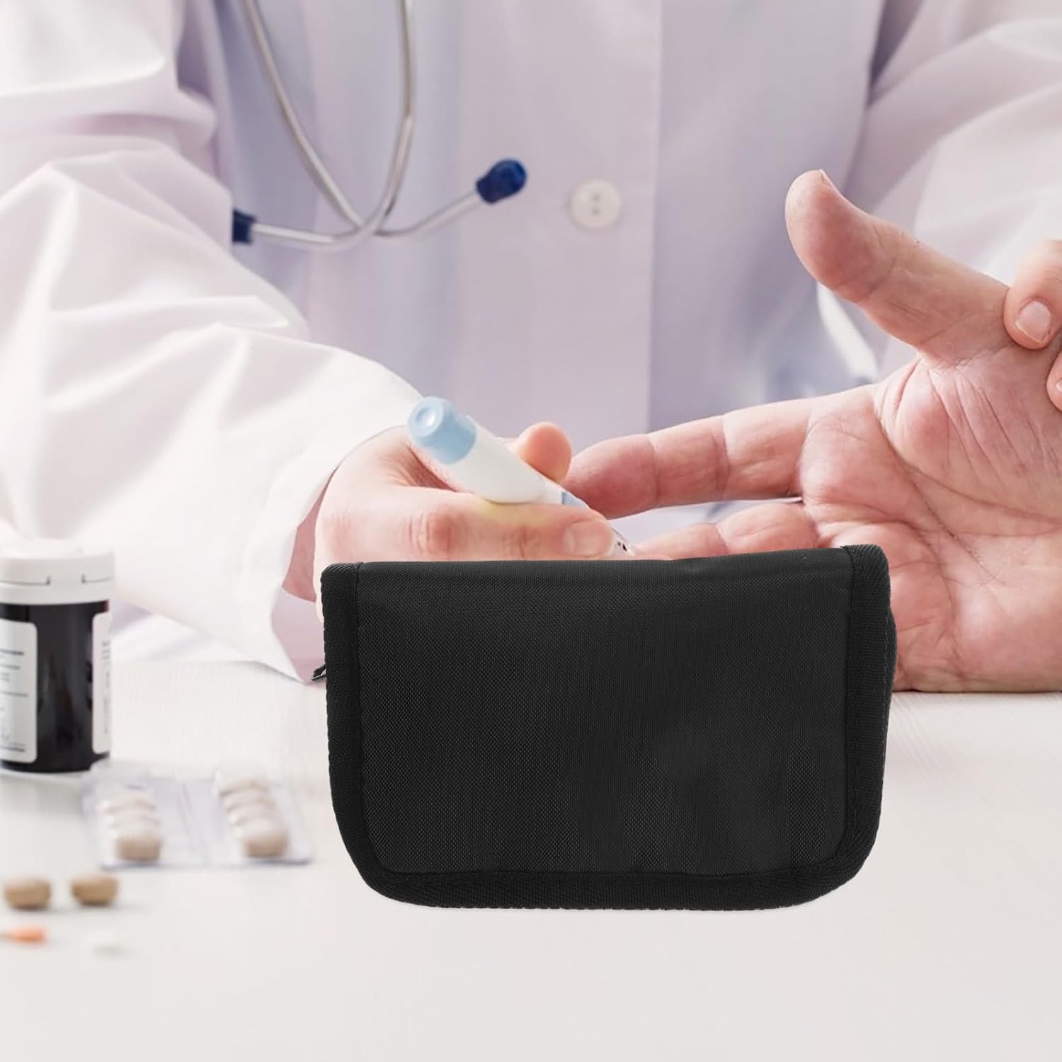 Artibetter Tragbare Zuckermessgerät-Tasche mit glattem Reißverschluss aus PVC und Stoff, Organizer für Diabetes-Zubehör für Zuhause und Reisen – Bild 6