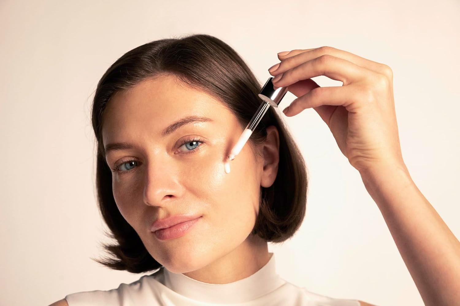 lavera Skin Longevity Cell Protection Serum – Gesichtsserum mit Hyaluron & pflanzlichen Wirkstoffen für glatte, gepflegte Haut, Feuchtigkeit & Regeneration, Naturkosmetik – Bild 3