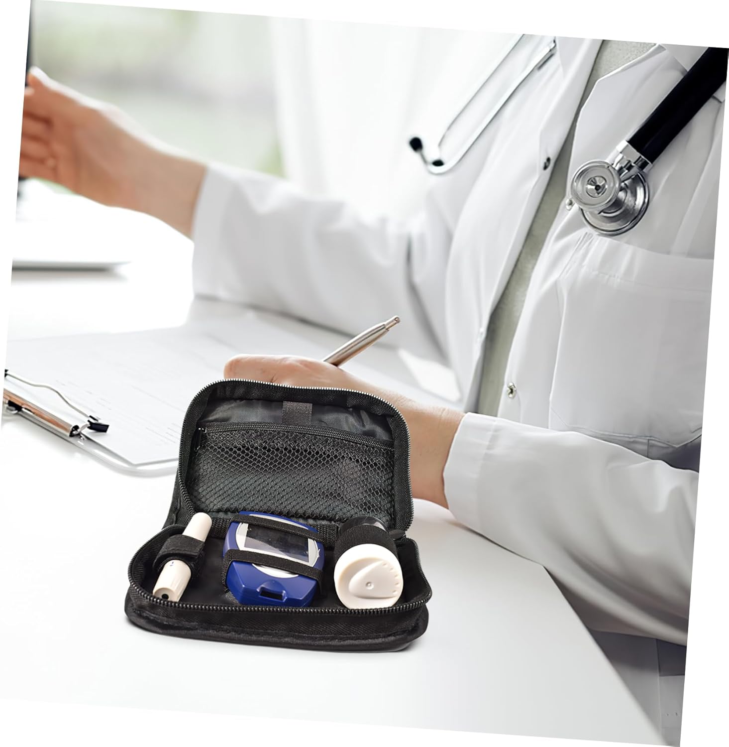 FRCOLOR Tragbare Blutzuckermessgerät-Tasche für Diabetikerbedarf mit stoßfestem Polyester-Organizer, kompakte Diabetes-Reisetasche 6,1 x 4,5 x 1,4 Zoll für die medizinische Versorgung unterwegs – Bild 4