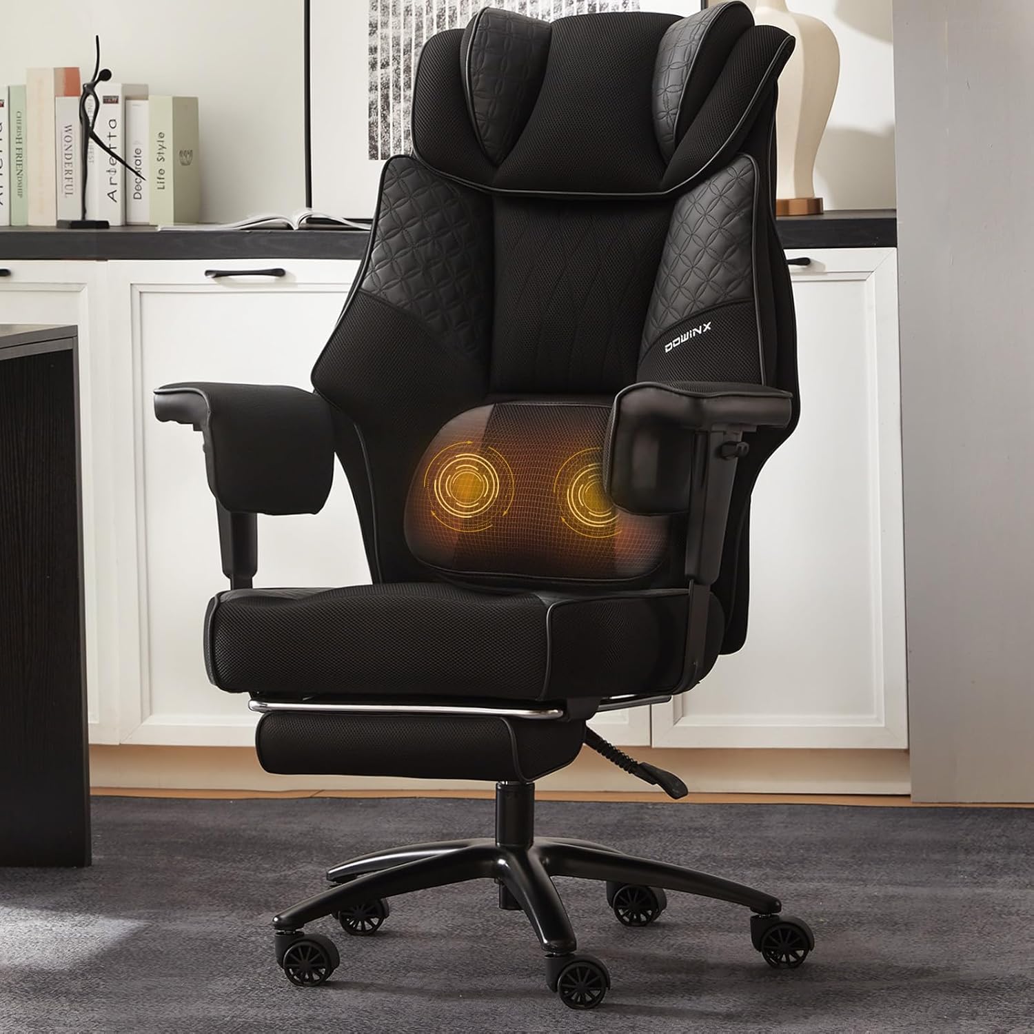 Dowinx XXL Bürostuhl mit Massage-Lendenkissen und extra dicker Sitzpolsterung, Chefsessel mit atmungsaktivem Netz & verstellbaren Armlehnen, ergonomischer Schreibtischstuhl mit Fußstütze, Schwarz