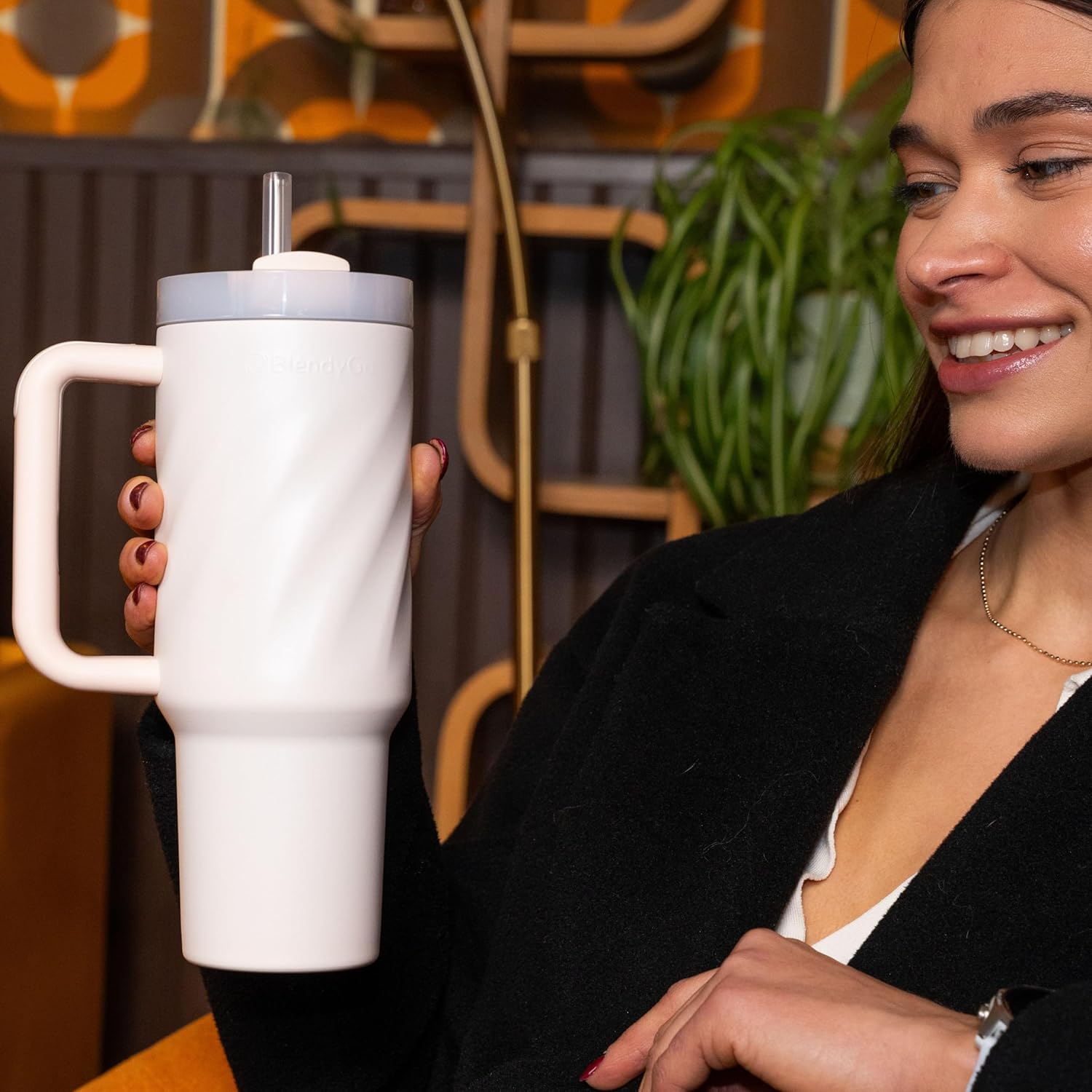 BlendyGo Sip Templock Isolierbecher mit Henkel & Strohhalm 900 ml – Thermobecher hält 6 Stunden heiß & 12 Stunden kalt – Kaffeebecher to Go fürs Auto, doppelwandiger Edelstahlbecher BPA-frei (Beige). – Bild 8