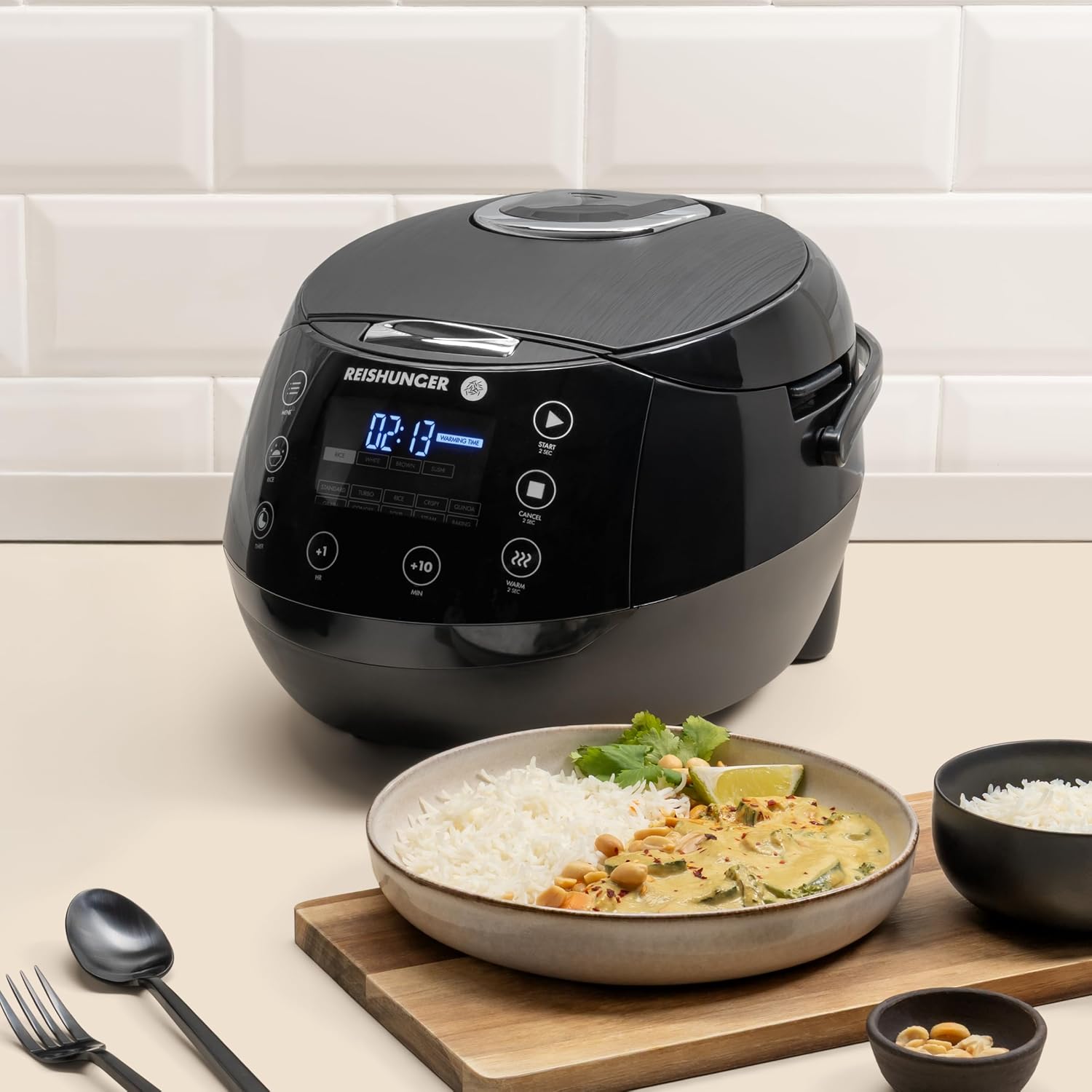 REISHUNGER Digitaler Reiskocher und Dampfgarer Grau | 1,5 Liter für 8 Personen | Warmhaltefunktion, Timer und Premium-Innentopf | Multikocher, 12 Programme, 7-Phasen-Technologie | Bis zu 8 Personen – Warmhaltefunktion, Timer & Premium-Innentopf – Multikocher, 12 Programme, 7-Phasen-Technologie – Bild 2